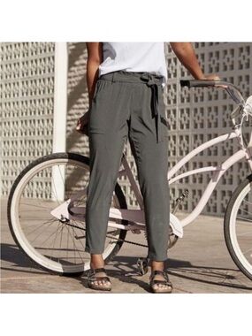 Athleta Olive Green Paperbag Waist Pants with Tie, size 6